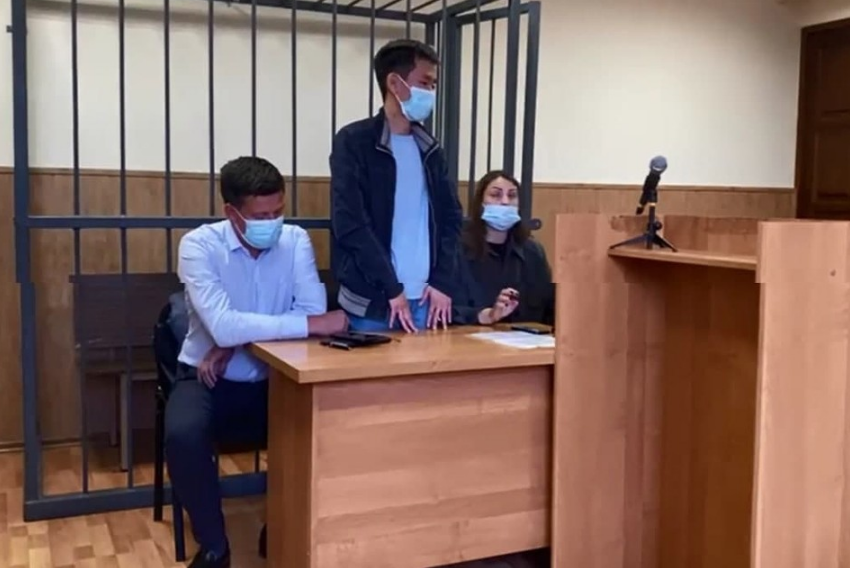 Олег Цой, который вез телеведущую, признает свою вину.