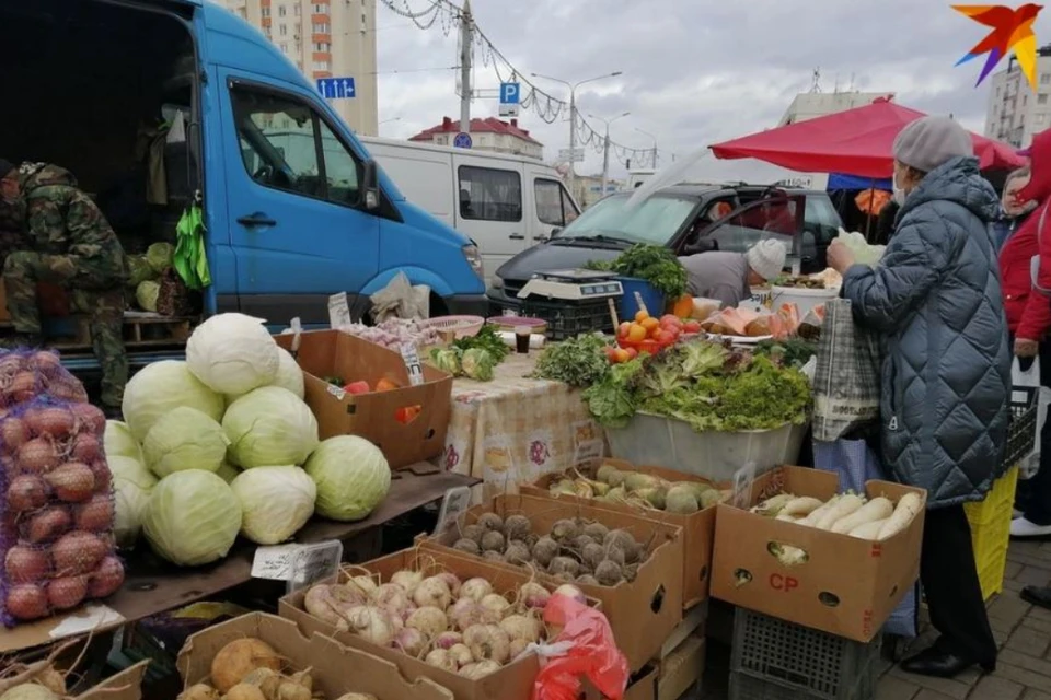 Жительницу Минска оштрафовали за нелегальную торговлю овощами на улице. Фото: Вера Цветкова