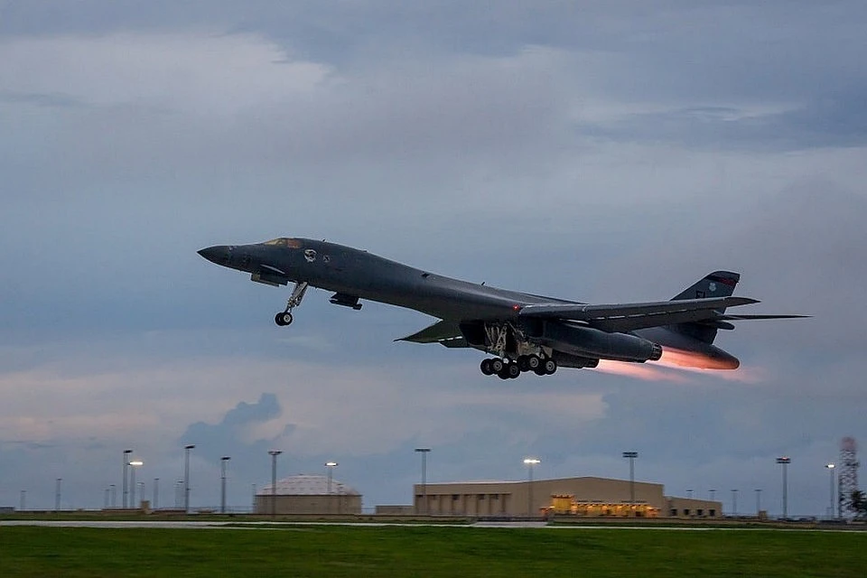 Бомбардировщик ВВС США B-1B Lancer