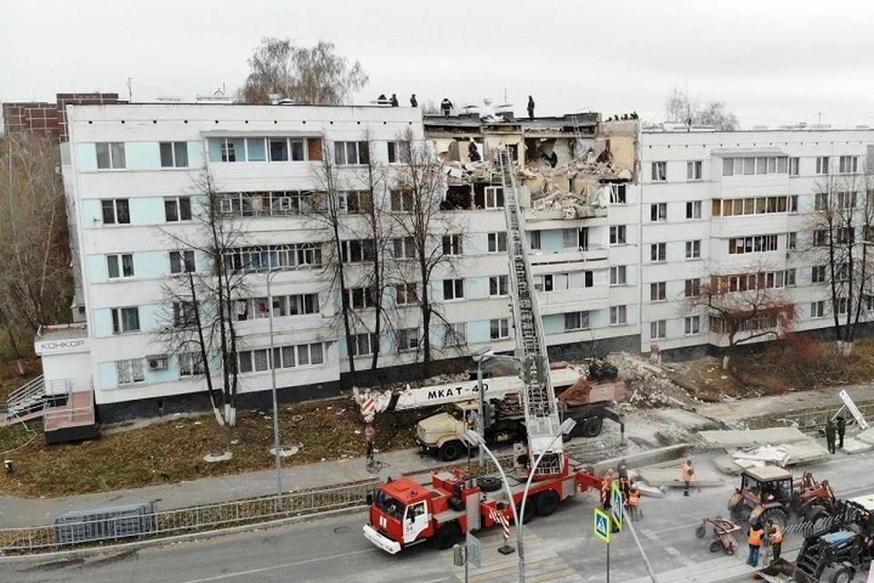 Последствия взрыва, который, по мнению следствия, устроил пожилой мужчина. Фото: nabchelny.ru