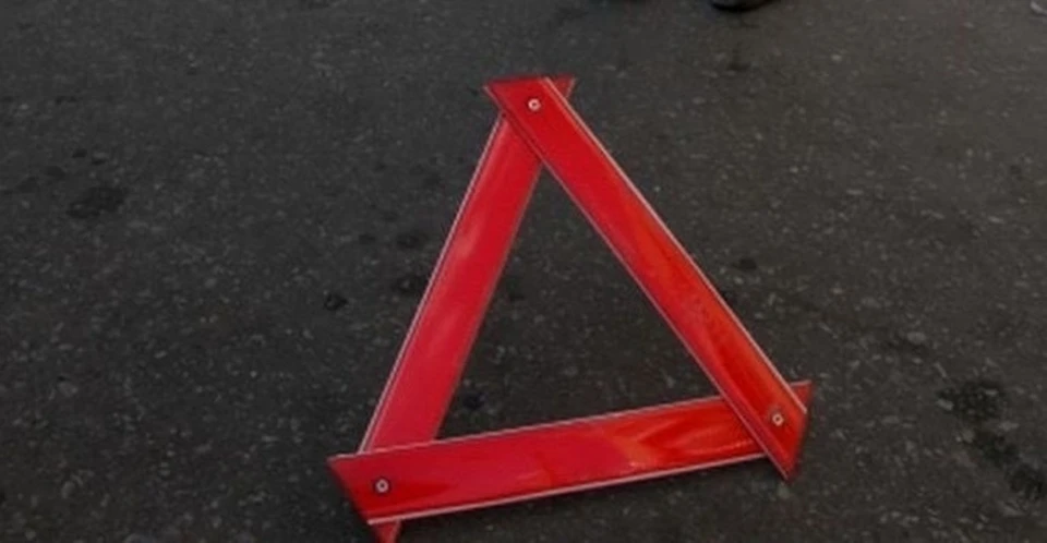 Renault и Mitsubishi столкнулись на Большой Советской в Смоленске. Фото: пресс-служба ГУ МЧС по Смоленской области.