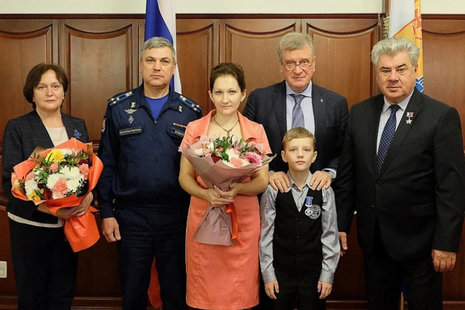 Церемония награждения храброго кировчанина прошла в областном правительстве. Фото: kirovreg.ru