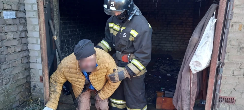 Пожарные спасли мужчину