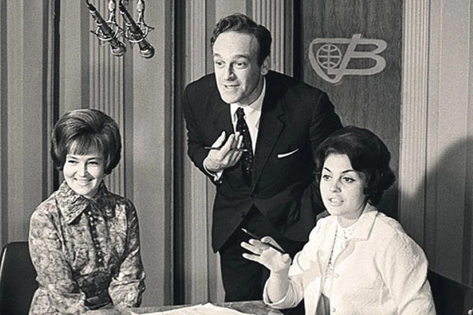 Дикторы Светлана Жильцова, Игорь Кириллов и Аза Лихитченко в студии программы «Время», 1970 год.