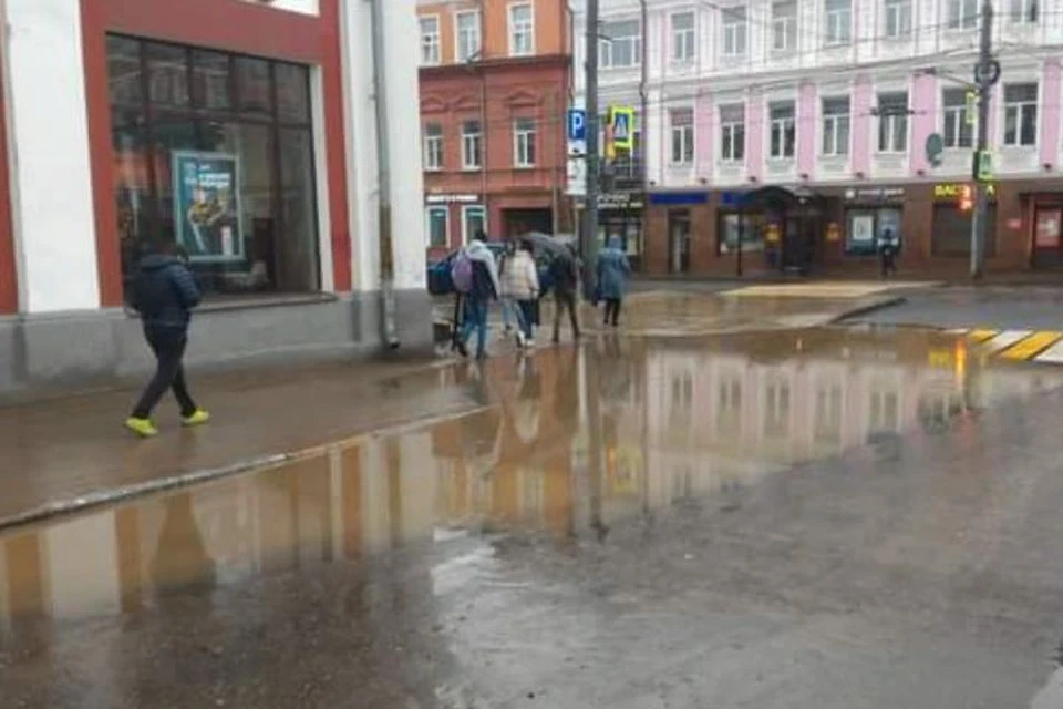 Ярославцы предлагают принимать дороги после дождя, а не в сухую погоду. ФОТО: группа "дороги Ярославля", "Фейсбук"
