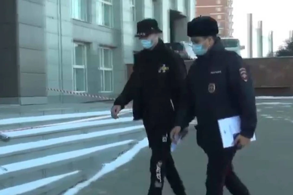 На 13 суток арестовали иркутянина за танцы на крыше автомобиля посреди проезжей части
