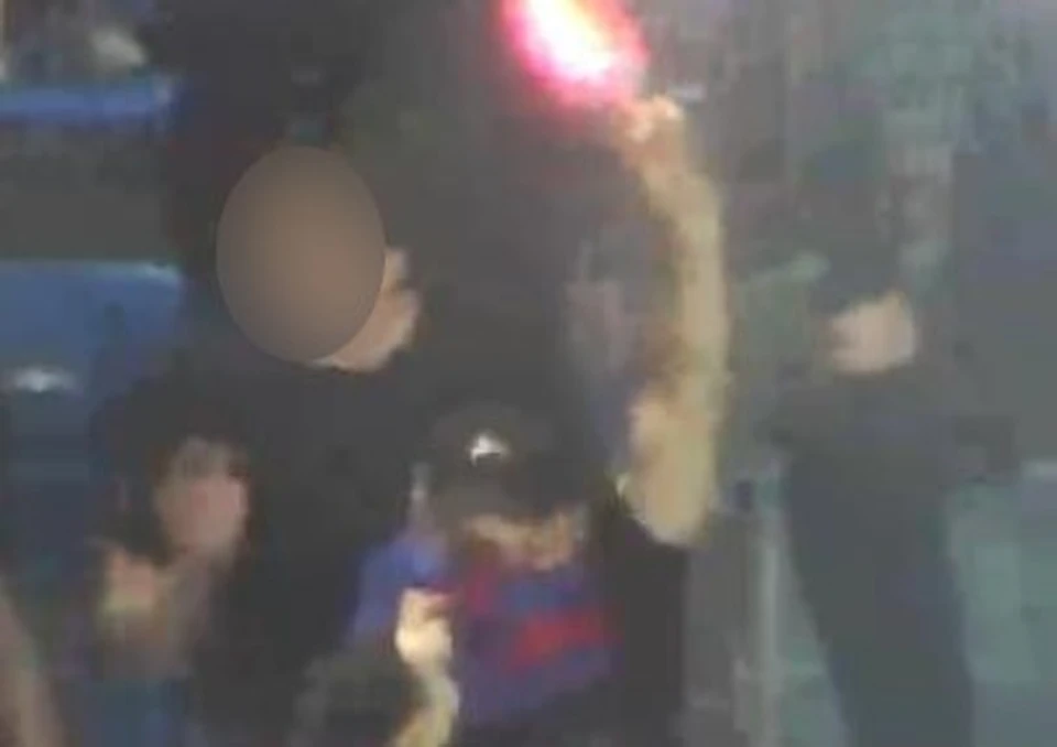 Мужчина зажег факел прямо во время матча Фото: пресс-служба ОМВД России по федеральной территории «Сириус».
