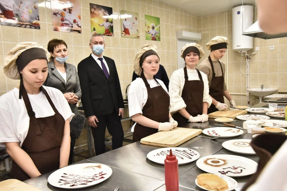 Школьники могут овладевать рабочими профессиями. Фото: Правительство Новосибирской области