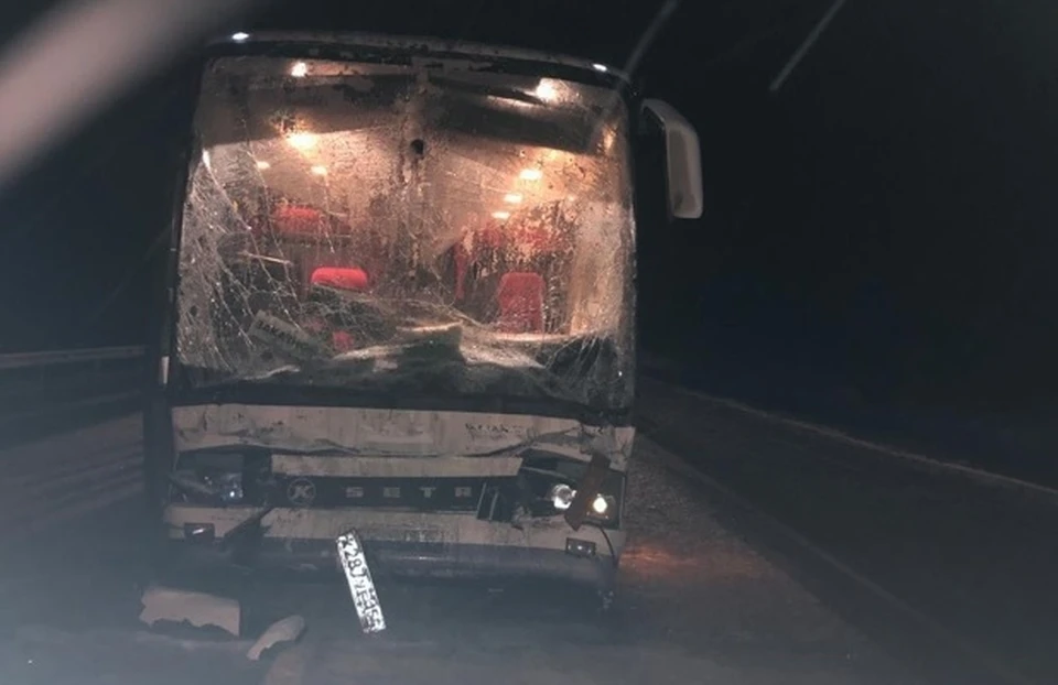 На тюменской трассе автобус с 28 вахтовиками попал в ДТП.