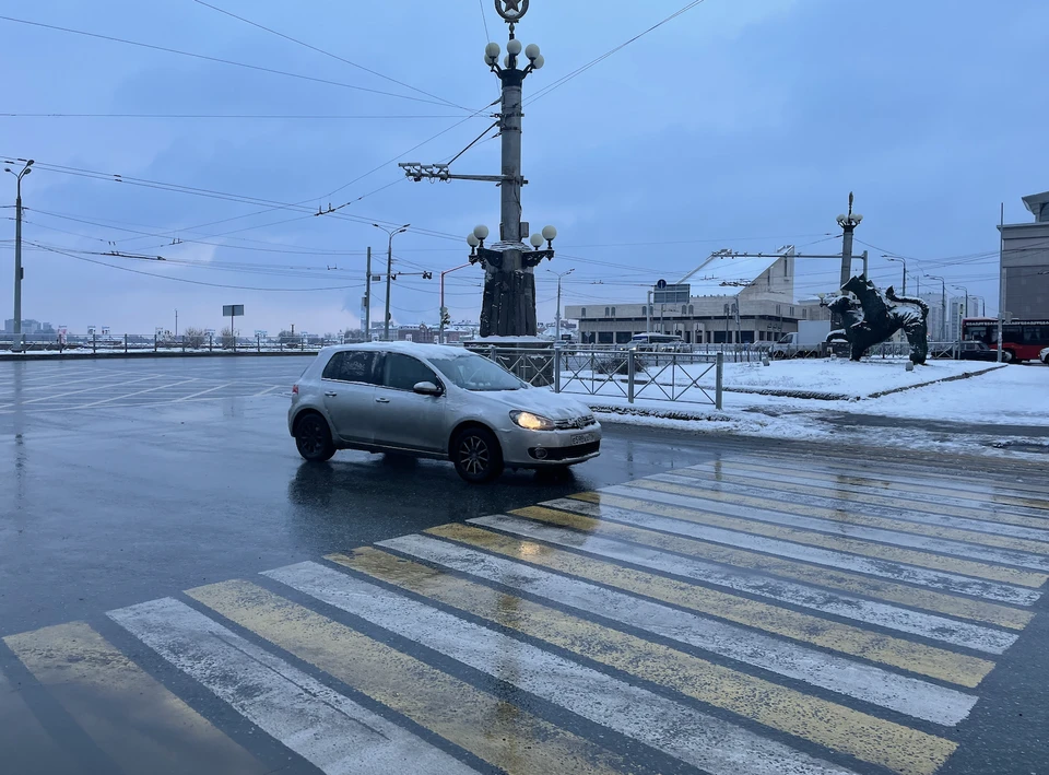 В очистке улиц Казани от снега задействуют 33 дорожных рабочих и 157 единиц спецтехники.