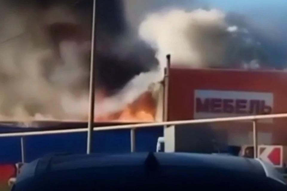Пожар в мебельном магазине станицы Холмской Кубани потушен Фото: кадр из видео