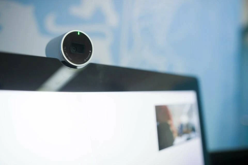 Эксперт рассказал, как защититься от слежки через камеру смартфона