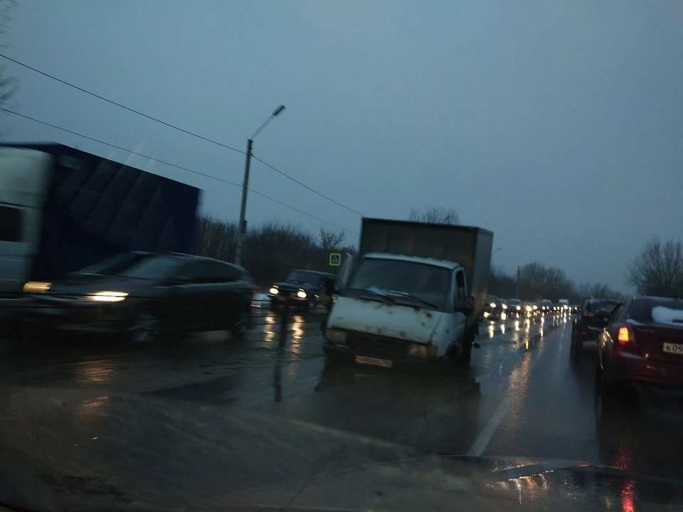 На Северной окружной дороге в Рязани утром 19 ноября случилось ДТП с участием грузового автомобиля ГАЗ.