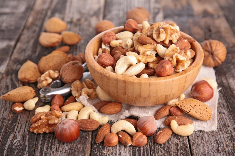 Орехи - самый полезный продукт для повышения иммунитета, но может быть вредным для фигуры. Фото: iStock