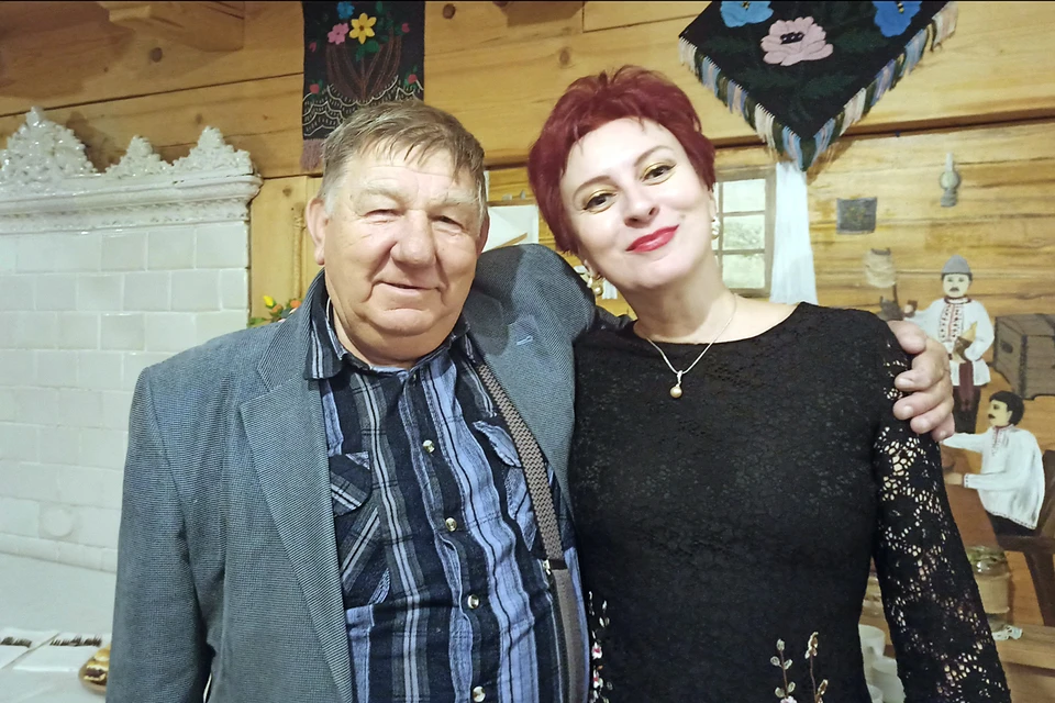 Дарья Асламова с хозяином польской корчмы белорусом Сергеем Ничипоруком