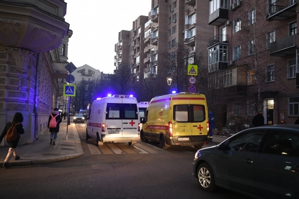 Водитель сбил маму с мальчиками двух лет и девяти месяцев
