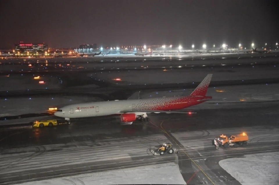 Вылеты из аэропорта Хабаровска переносятся из-за снегопада