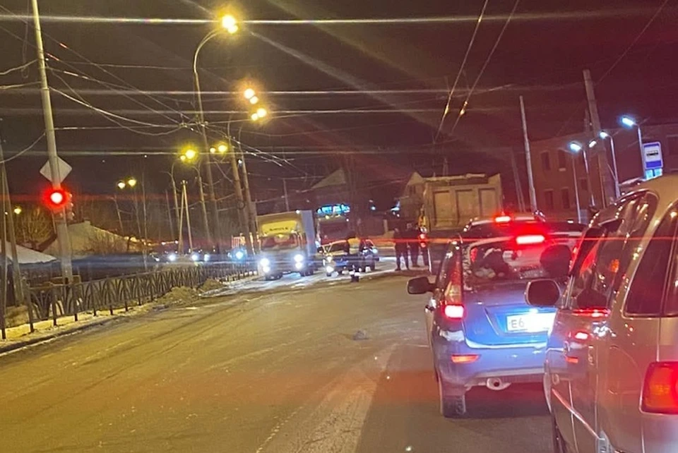 Вечером 23 ноября пробки на дорогах уральской столицы достигли 10 баллов по шкале «Яндекса». Фото: читатель «КП»