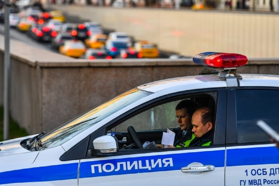 В Новосибирске два водителя подрались после ДТП во дворе на Блюхера.