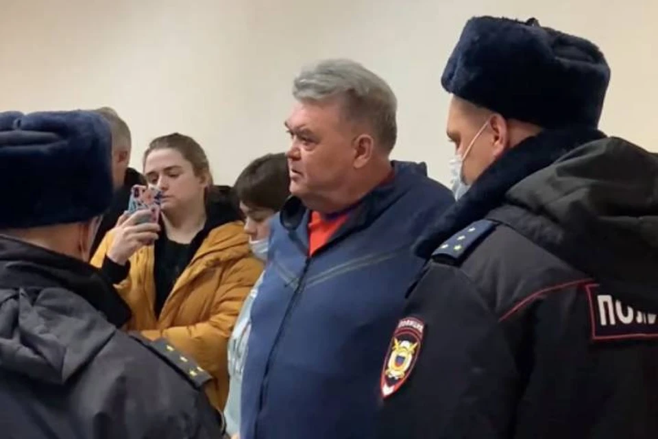 Тренер по плаванию Александр Ильин отказался надеть маску в петербургском суде