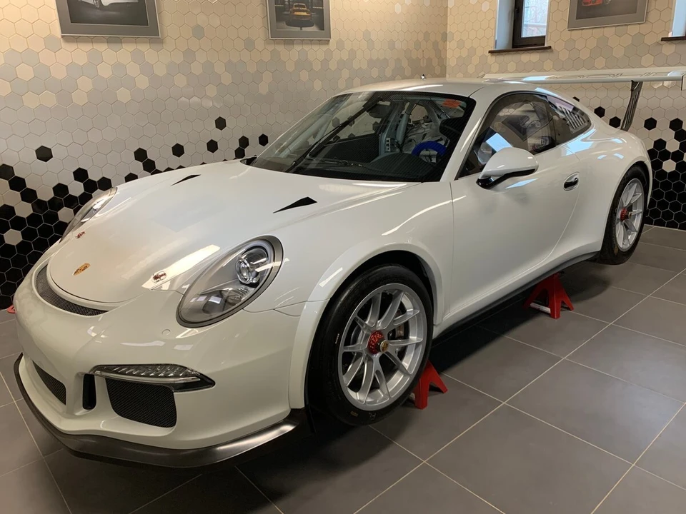 В Самаре продают уникальный гоночный Porsche, на котором никогда не ездили