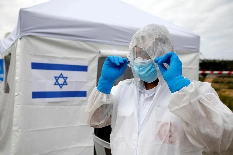 Власти Израиля разрешили спецслужбам отслеживать геолокацию зараженных омикрон-штаммом коронавируса