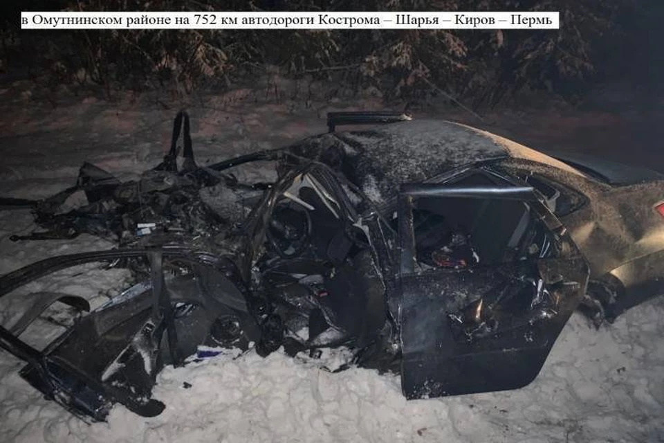 Судя по искореженности машины можно утверждать, что до столкновения автомобили двигались с большой скоростью. Фото: vk.com/gibdd43