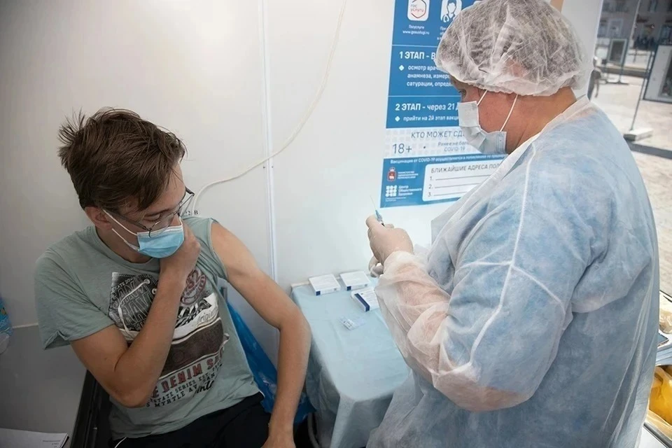 Вакцинация подростков от коронавируса может начаться в конце декабря 2021