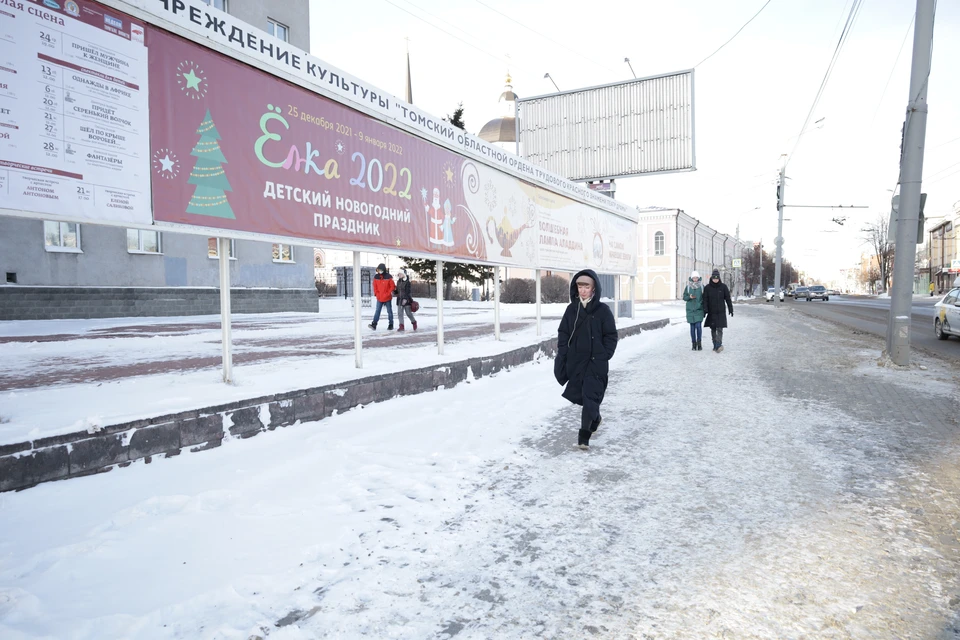Ветер юго-западный с переходом на восточный 3-8 м/с, порывы до 13 м/с.
