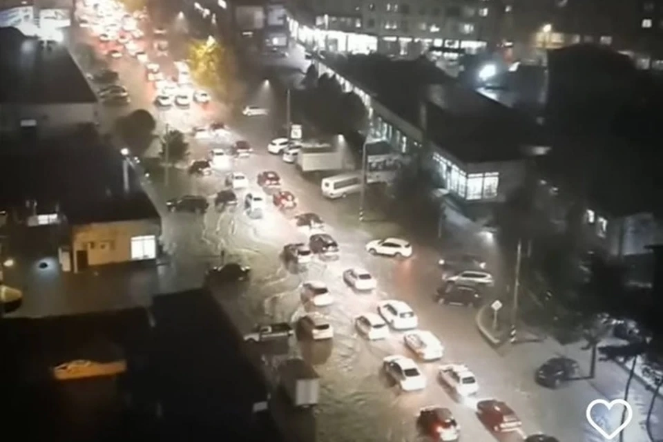 Улицы анапы стали реками. фото: скриншот видео