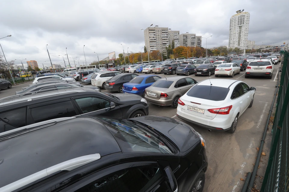 Расположение парковок определялось по результатам анализа загруженности парковочных мест, комментариев горожан и обсуждений на заседании рабочей группы