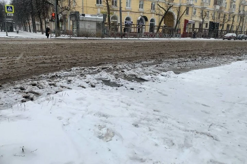 Нормальная зима. Снег в России. Снегопад в городе. Снег в городе. Зима в России.