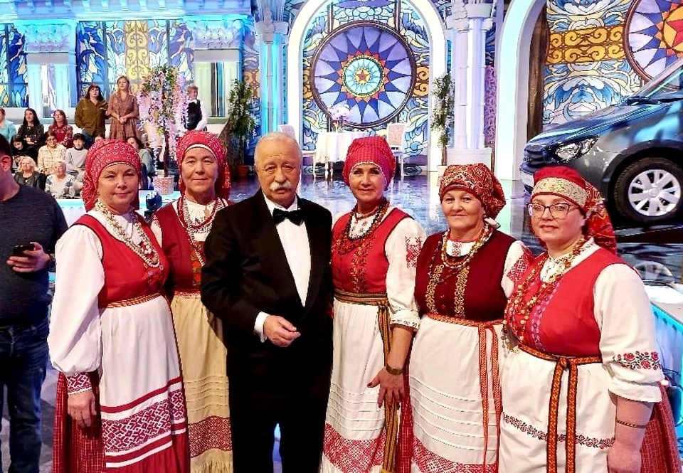 Группа поддержки - фольклорный коллектив "Радоница". Фото: "Верховажский вестник".