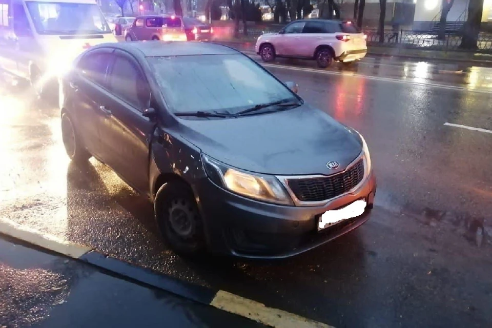 В Ростове иномарка сбила выскочившего на дорогу пешехода. Фото: ГИБДД по РО