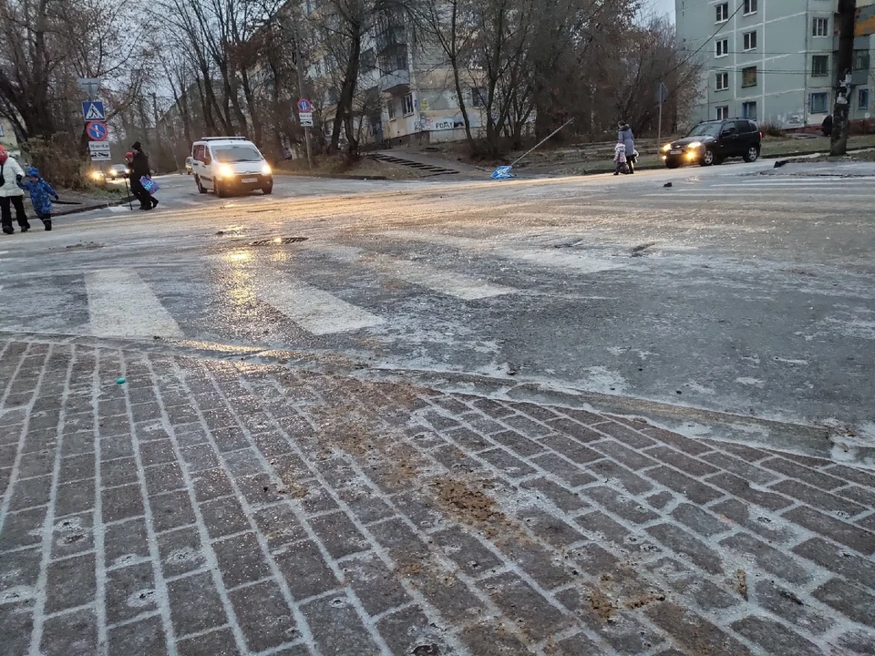 У машин увеличивается тормозной путь в такую погоду.