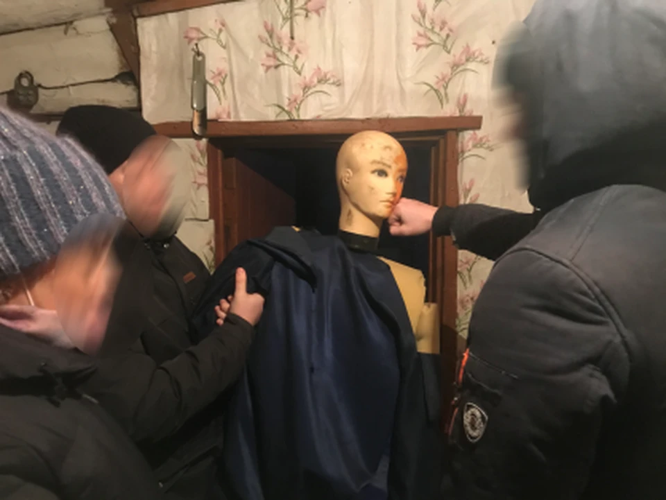 В Ишиме судят студента, который дома у родителей насмерть забил 55-летнего мужчину.