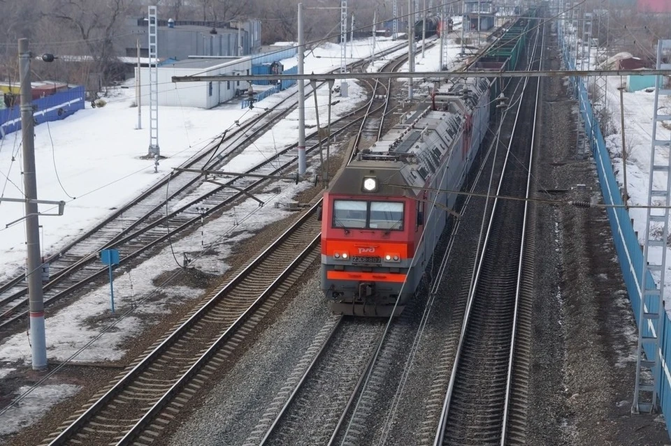 Рабочие будут ремонтировать железнодорожные пути