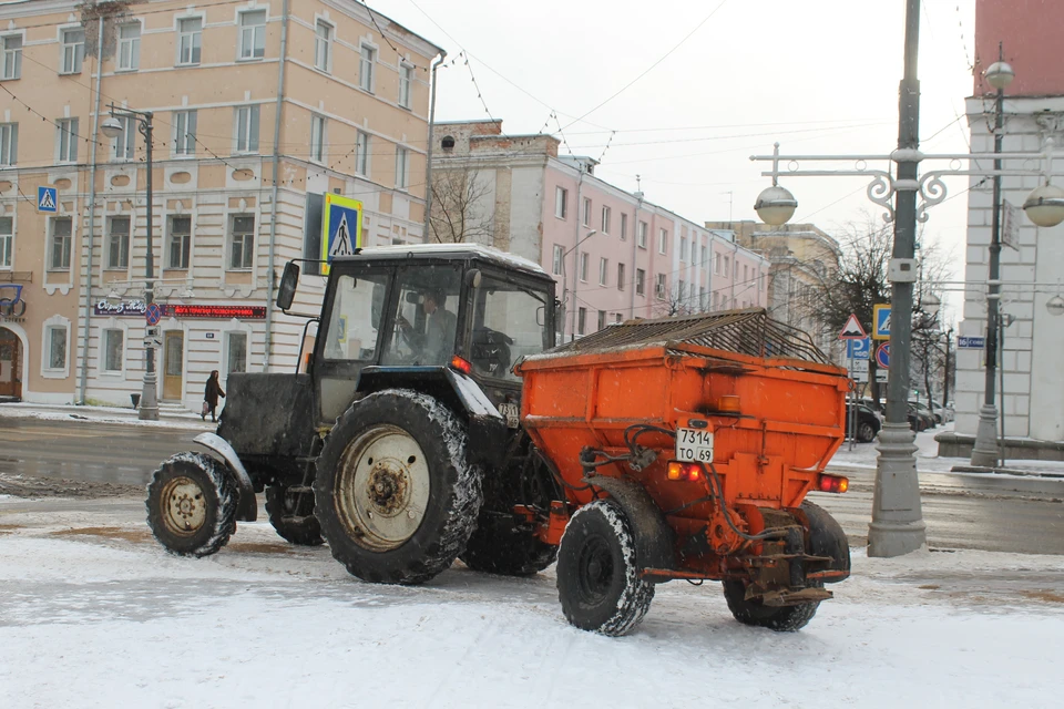 Дороги в Твери чистят в круглосуточном режиме Фото: администрация Твери
