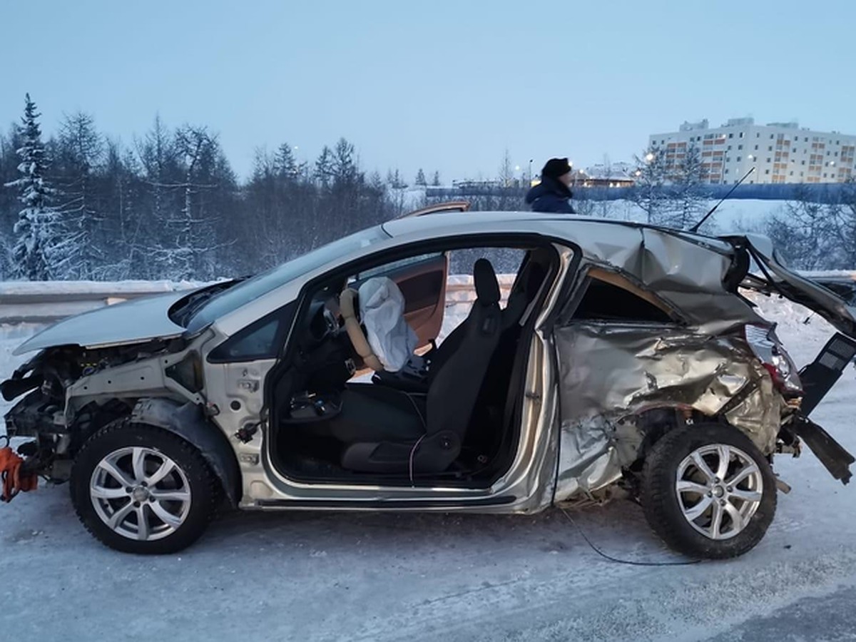 В Новом Уренгое молодая девушка скончалась в жуткой аварии у новой развязки  - KP.RU