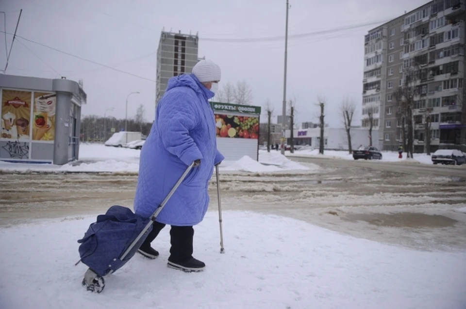 Житель Томска обманул пожилую женщину и вытягивал из нее деньги.