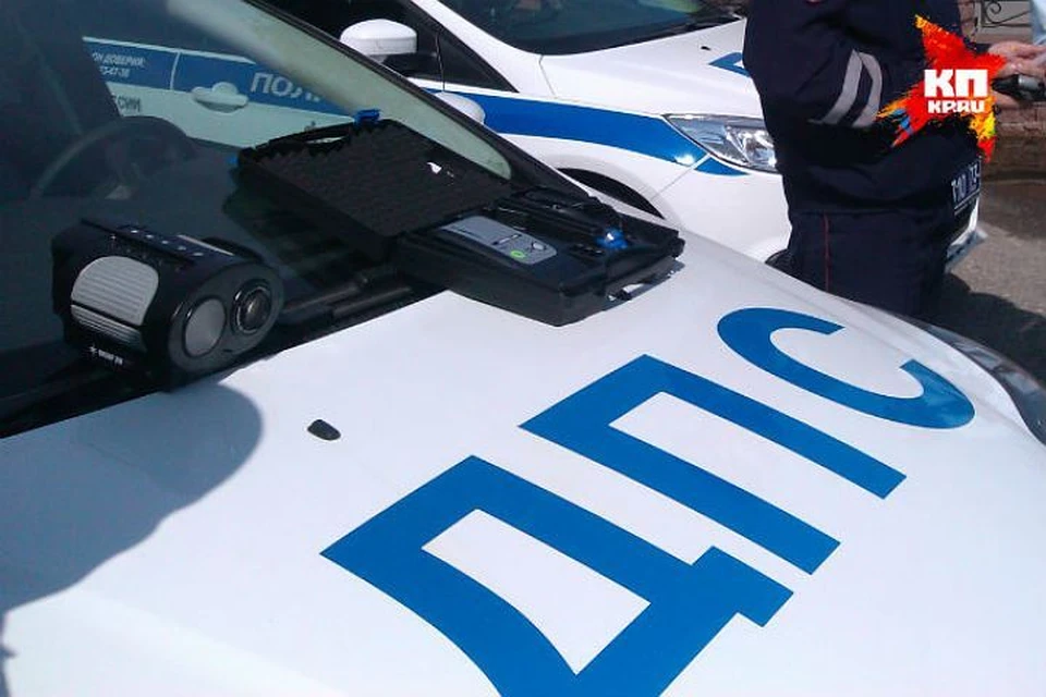Полицейские выясняют обстоятельства наезда мусоровоза на пожилую женщину.