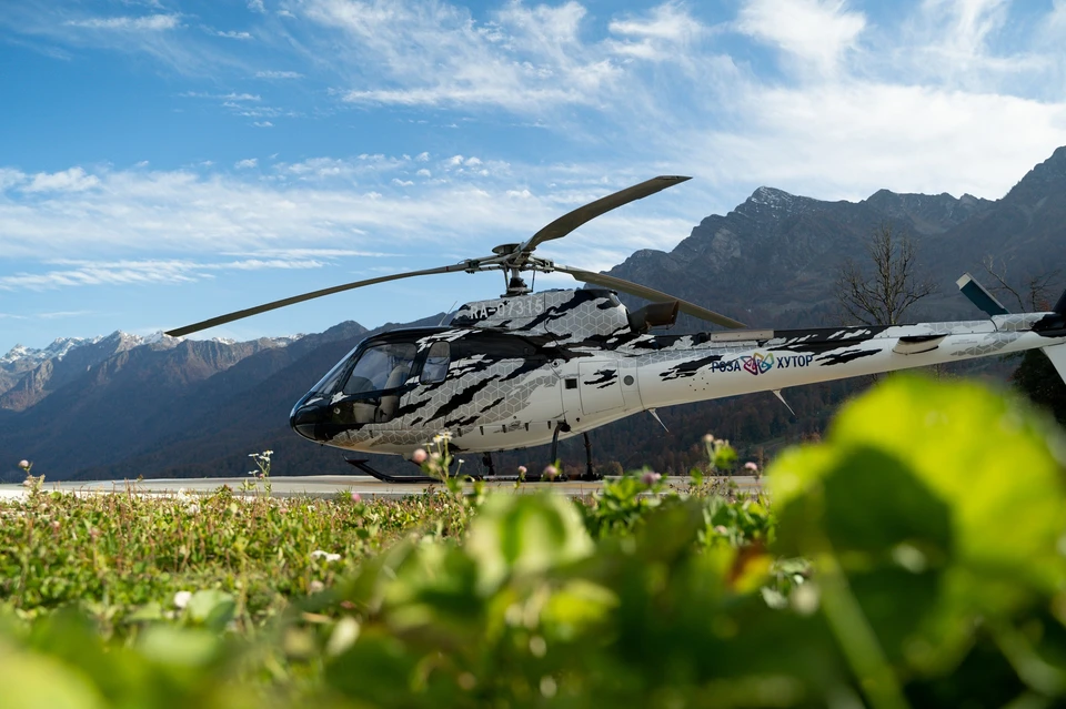 «Роза Хутор» и Международный Аэропорт Сочи организуют вертолетный трансфер. Фото предоставлено пресс-службой Роза Хутор.