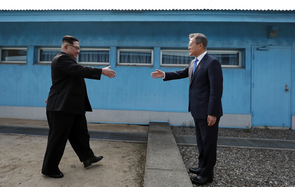 2018 год, историческая встреча на пограничном пункте Пханмунджом глав КНДР и Республики Корея.