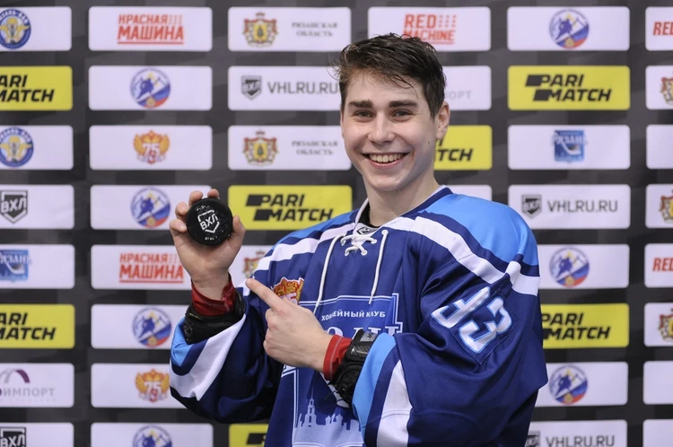 ХК «Рязань» победил в овертайме лидера ВХЛ на питерском льду