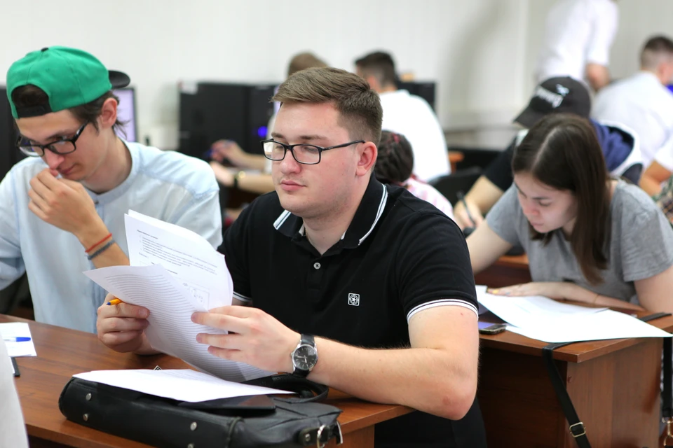 Студенты ВГУ сдают профессиональный экзамен «Вход в профессию». Фото: пресс-служба Группы «РОСНАНО»