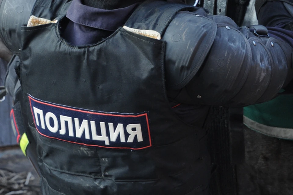 Полицейские из Иркутской области спасли людей из горящей машины