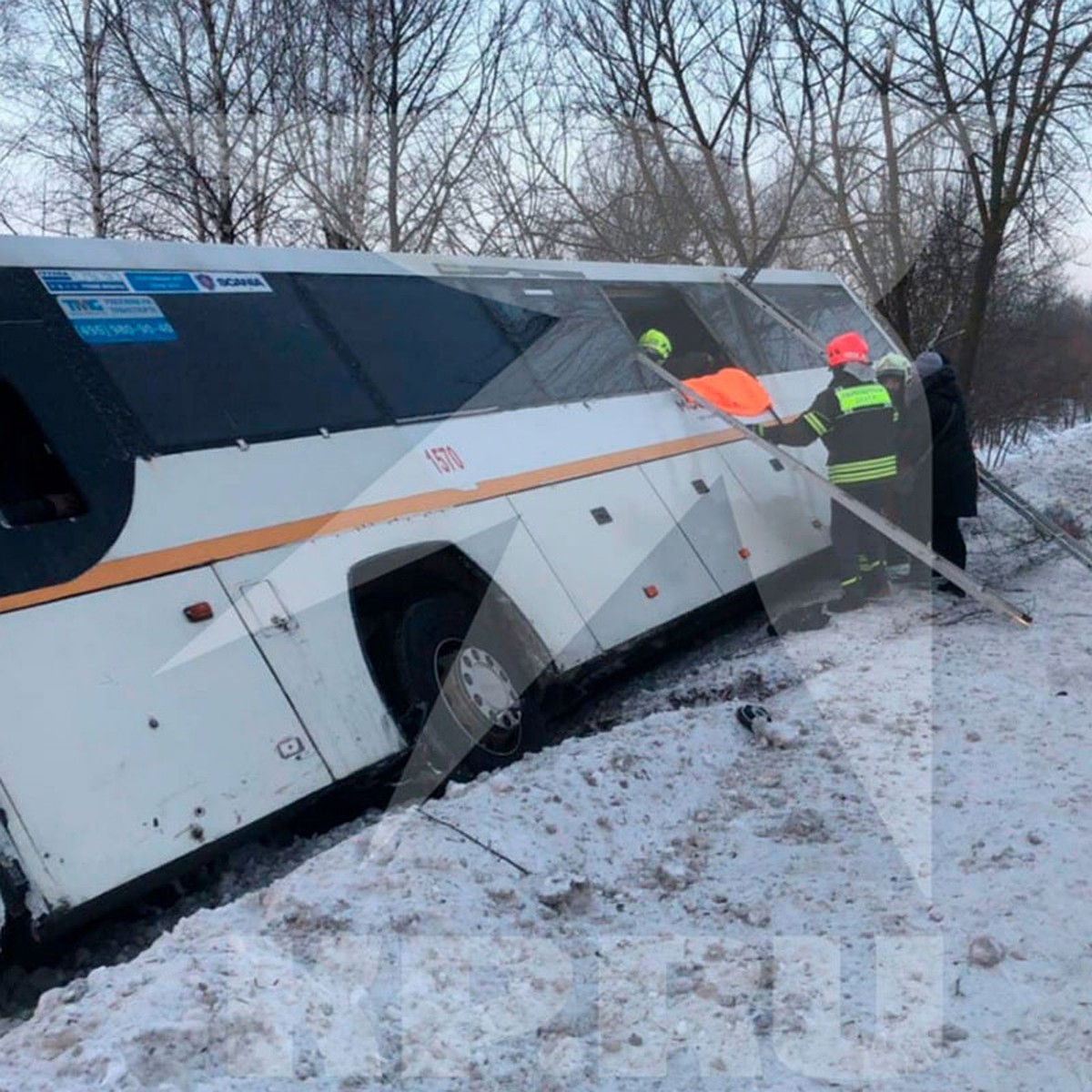 В Новой Москве пассажирский автобус вылетел в кювет - KP.RU