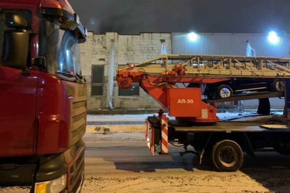 В Кировском районе Петербурга сгорел склад