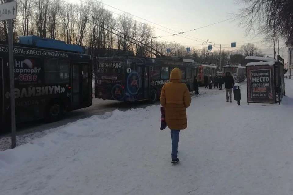 Троллейбусы в Ярославле встали вереницей. ФОТО: группа "Жесть Ярославль" ВКонтакте