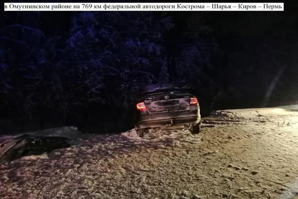 Авария произошла глубокой ночью в темное время суток. Фото: vk.com/gibdd43